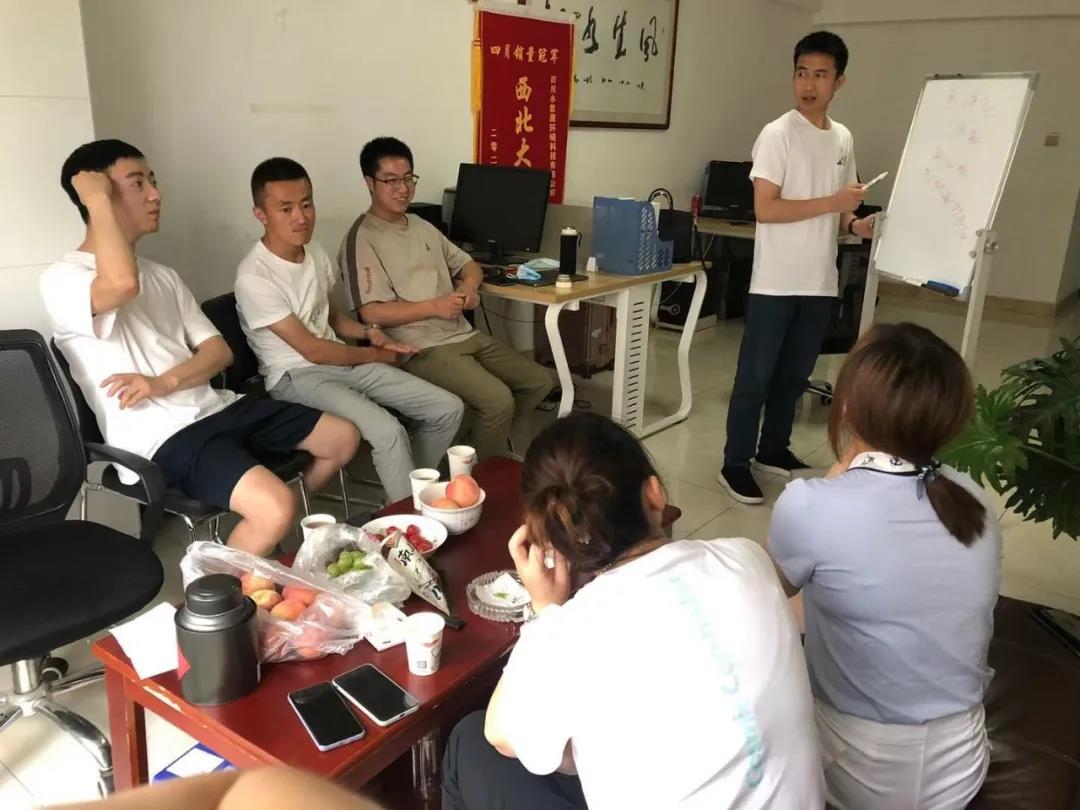 水思源——优秀团队经理“蓉姐”